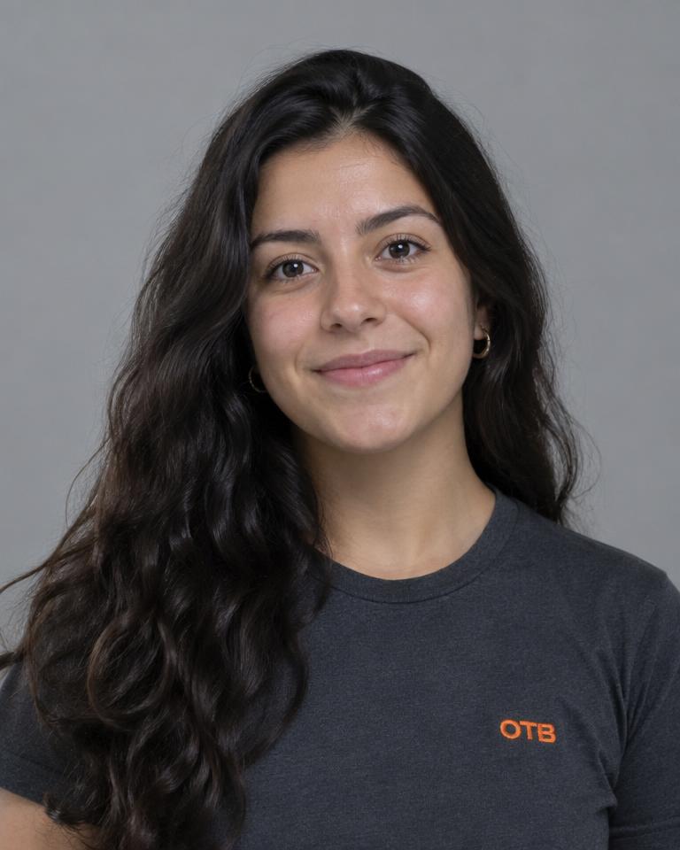 Retrato de Amanda Vilhenor, Analista de Produto do Grupo OTB