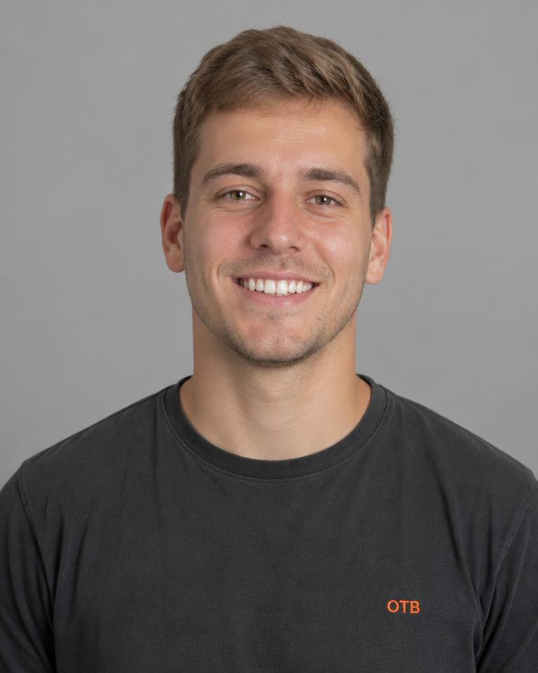 Retrato de Caio Belmontar, Gerente de Parcerias do Grupo OTB