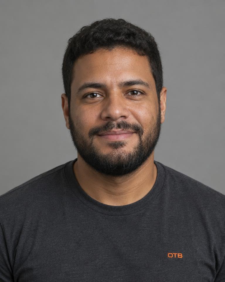 Retrato de Diego Albrantes, Arquiteto de Soluções do Grupo OTB