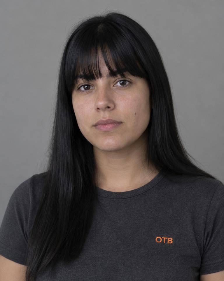 Retrato de Larissa Toledari, Especialista em SEO e ASO do Grupo OTB