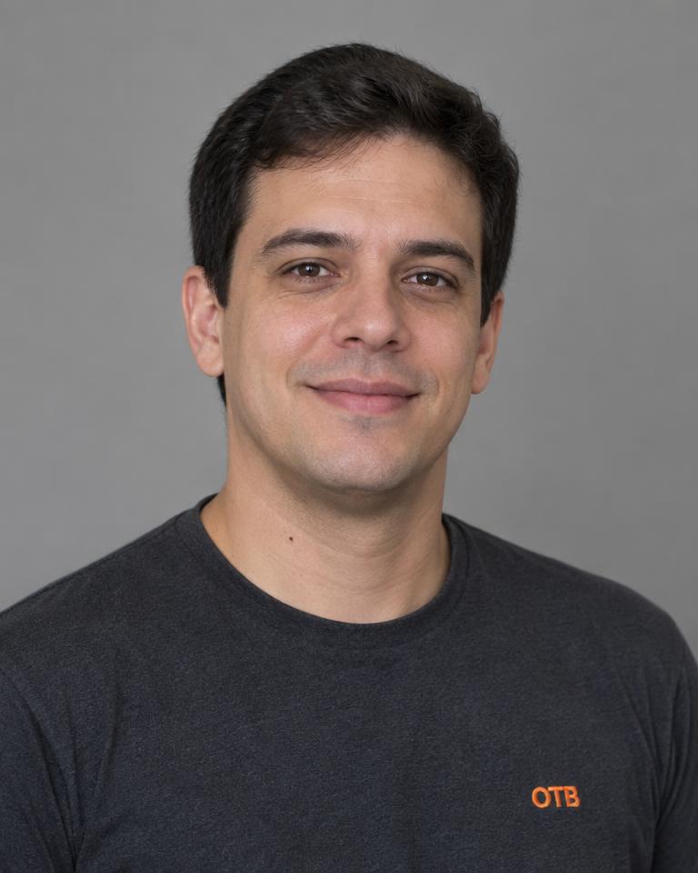 Retrato de Leandro Caetanor, Gerente de Projetos do Grupo OTB