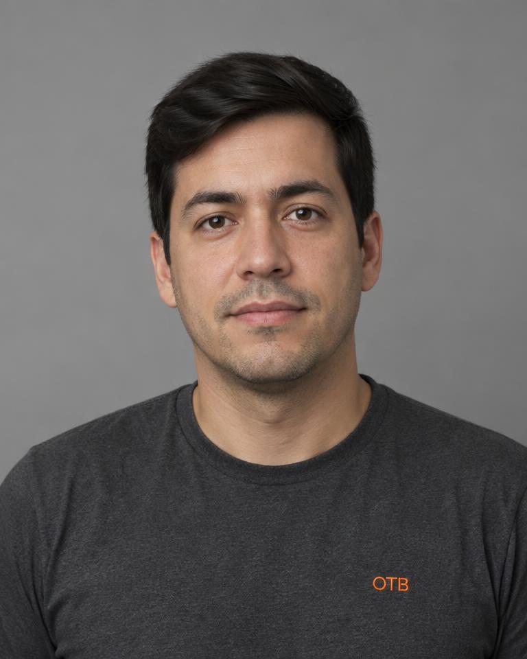 Retrato de Otávio Guimaresto, Especialista em Propostas do Grupo OTB