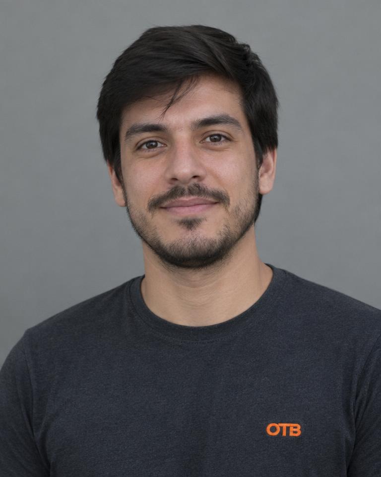 Retrato de Paulo Estrelan, Analista de BI do Grupo OTB