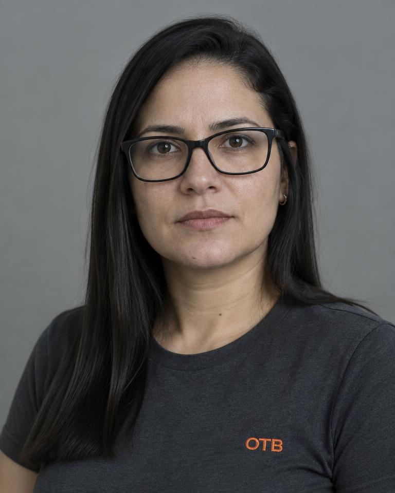 Retrato de Simone Andravel, Especialista em Privacidade e LGPD do Grupo OTB