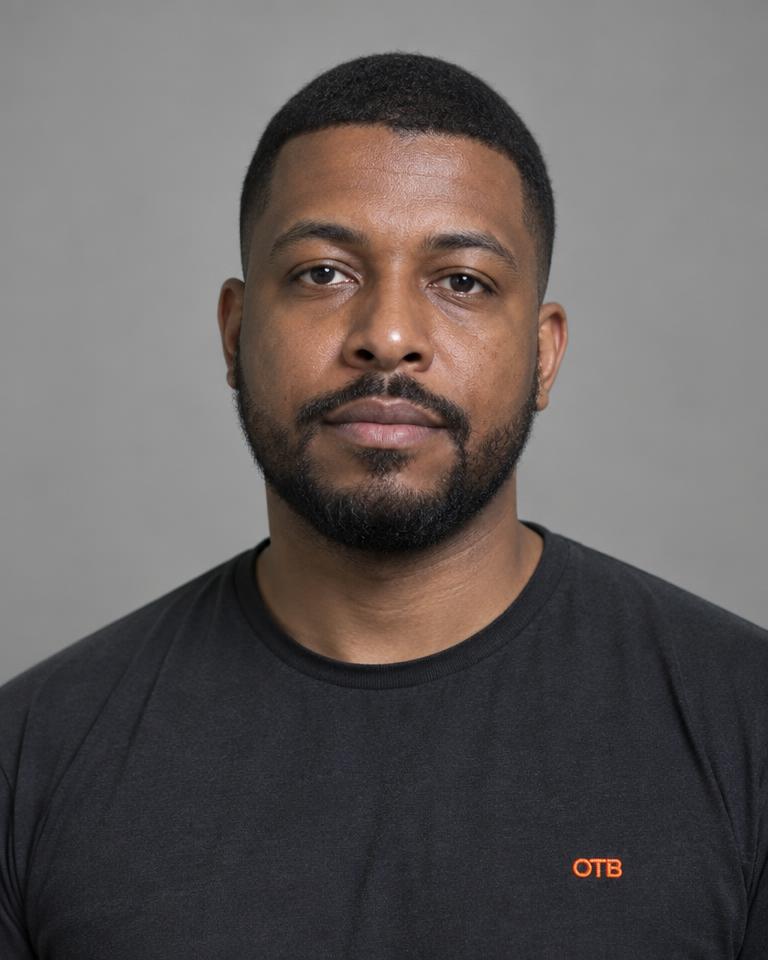 Retrato de Thiago Sampravo, Especialista em Inteligência Artificial do Grupo OTB